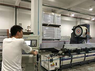 7331548762537781.jpg 篷房型材专用大型数控加工中心.jpg
